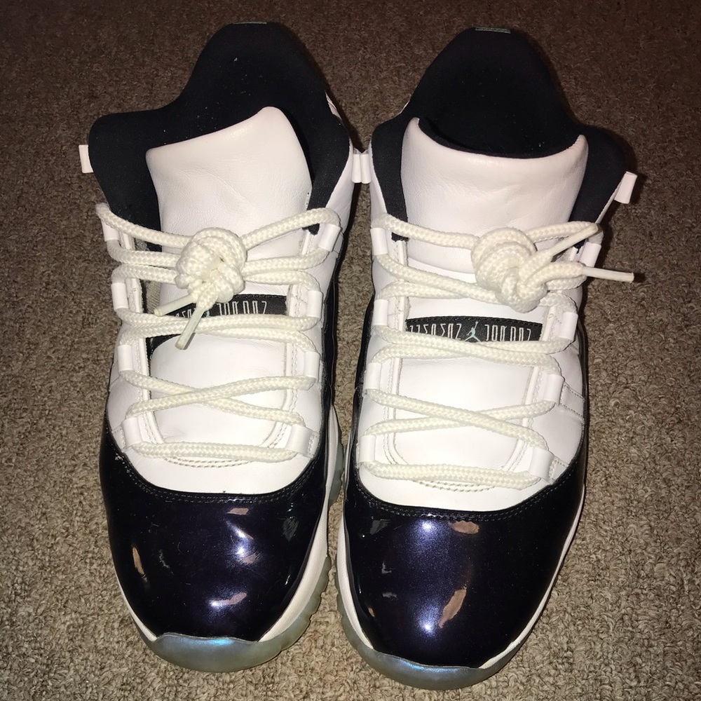 Jordan 11 emerald size 12